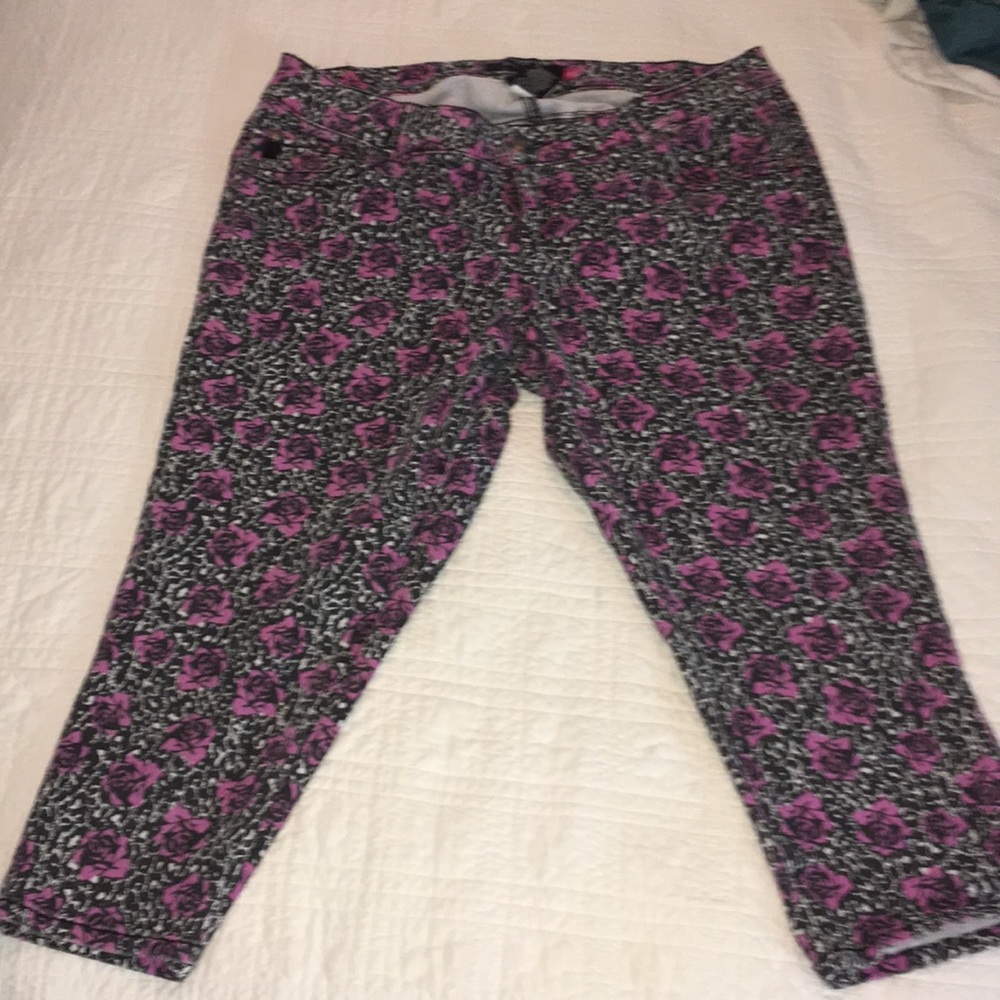 🏖3 for $20🏖 Torrid rose print crops